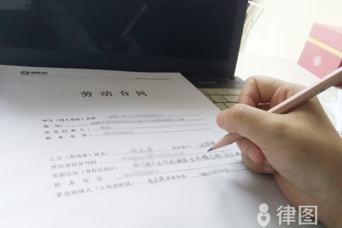 病假工资计算基数确定方法_劳动法病假工资计算标准_劳动法规定每月扣工资的比例